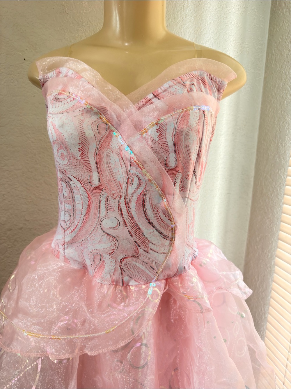 Spirit Halloween Wicked Adult Glinda Costume, Officially licensed, Glinda size M - Picture 11 of 14